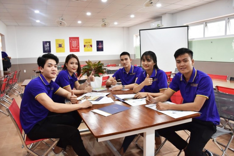 Đội ngũ giáo viên của Đại học Phú Xuân nhận được nhiều lời khen có cánh từ sinh viên