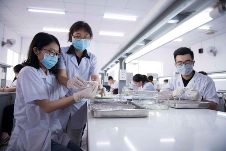 Phòng thực hành hiện đại tại trường Đại hoc Hồng Bàng
