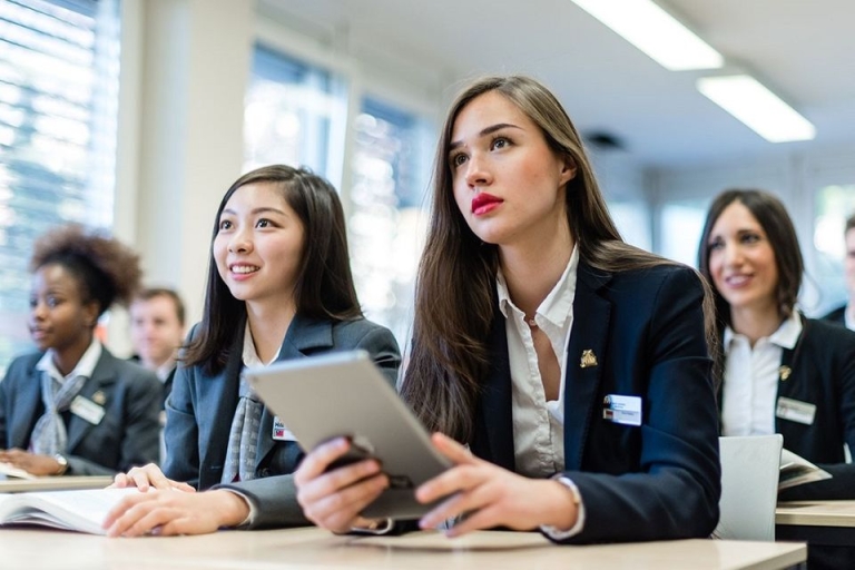 Ngoại ngữ là yêu cầu cơ bản với ngành Quản trị Nhà hàng Khách sạn 