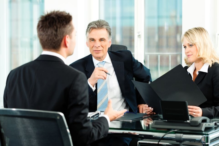 Hãy để nhà tuyển dụng là người đề cập mức lương trước