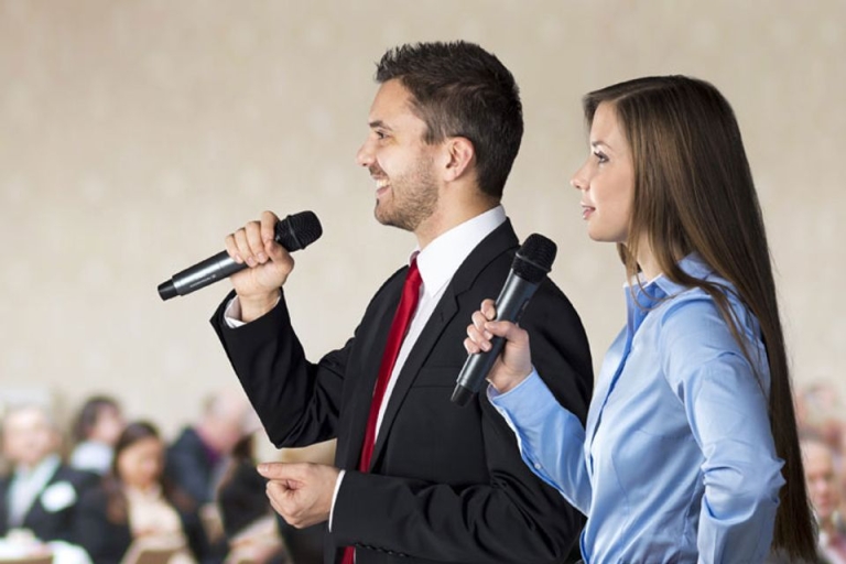 Sự phối hợp giữa 2 người đòi hỏi kỹ năng ứng xử linh hoạt của MC (Nguồn: sparkz)