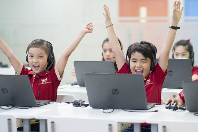 Môi trường học tập hiện đại, truyền cảm hứng giúp học viên tiếp thu và cải thiện kỹ năng tiếng Anh hiệu quả