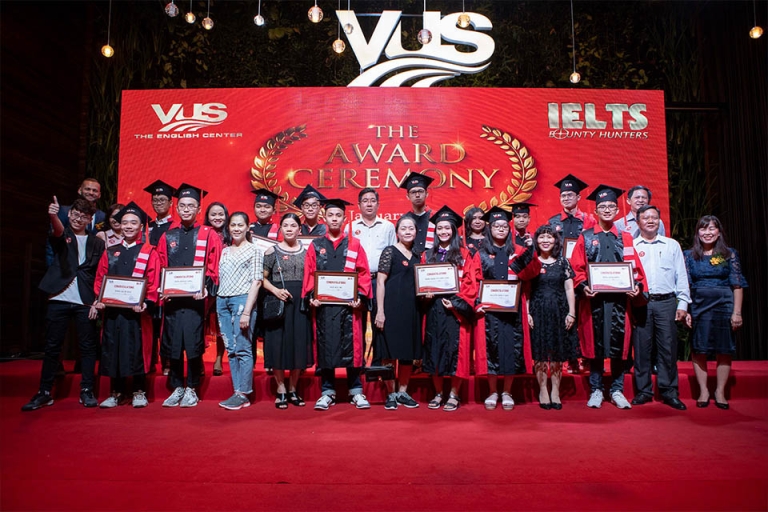 Chương trình đào tạo liên kết với các trường Đại học top đầu tại Mỹ và Anh Quốc, mang đến cơ hội du học cho học viên sau khi kết thúc khóa học tại VUS