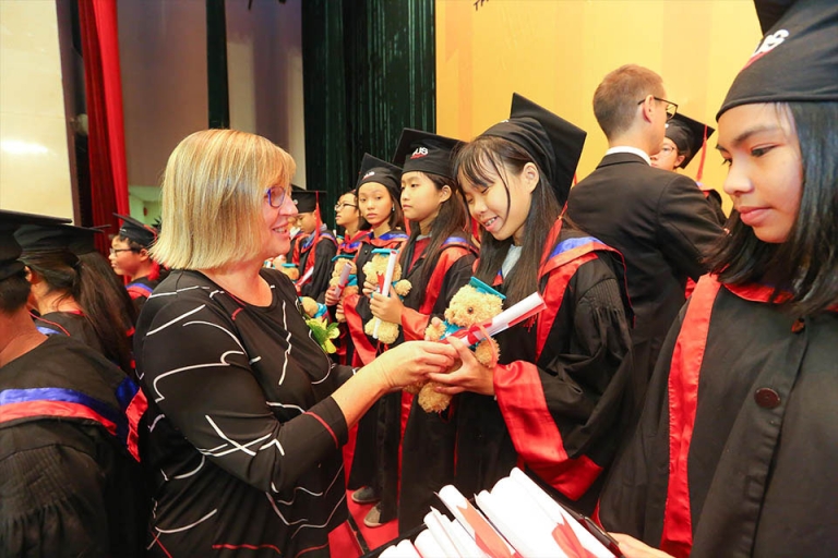 VUS Đà Nẵng là trung tâm khảo thí được uỷ quyền của Cambridge Assessment English để tổ chức các kỳ thi lấy chứng chỉ Cambridge
