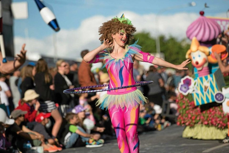 Tham gia các hoạt động văn hóa quốc tế mở ra nhiều cơ hội nâng cao vốn ngoại ngữ 