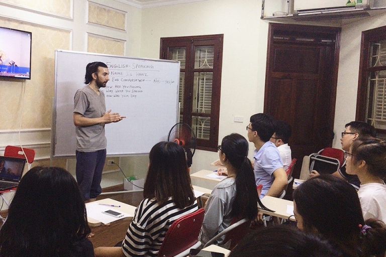 Đội ngũ giảng viên tâm huyết và giàu kinh nghiệm luôn sát cánh bên học viên