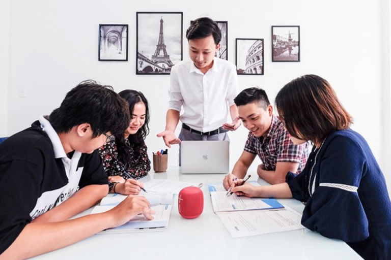 IELTS Vietop đang sở hữu cho mình một đội ngũ giáo viên IELTS cực chất lượng nhờ quy trình tuyển dụng chặt chẽ của mình