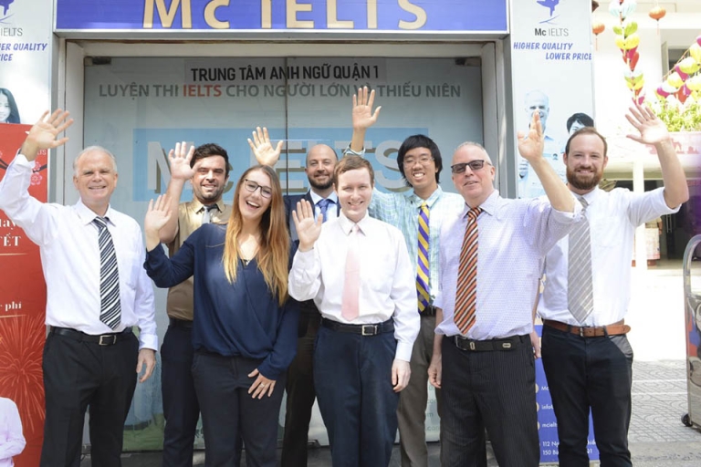 Đội ngũ giáo viên bản ngữ có nhiều kinh nghiệm luyện thi IELTS và sở hữu chứng chỉ dạy đạt chuẩn quốc tế (Nguồn: Facebook - Mc IELTS)
