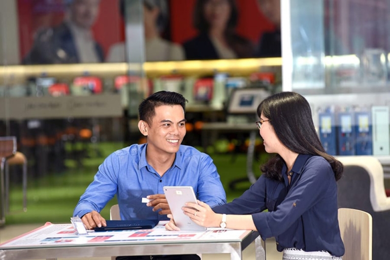 Ôn luyện cùng trợ giảng cá nhân ở Wall Street English