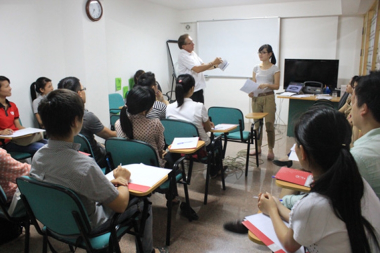 Lớp tiếng Anh cho người đi làm