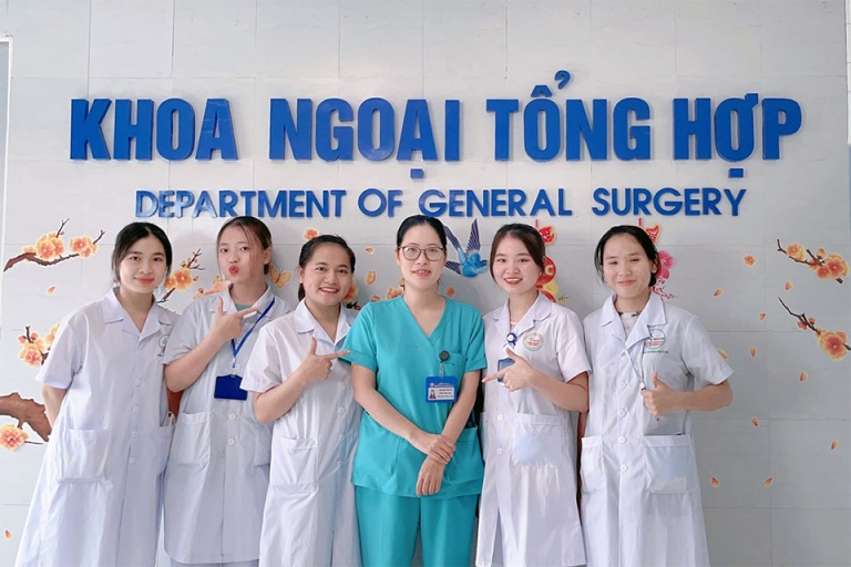 sinh viên ngành điều dưỡng trường cao đẳng dược hà nội thực tập tại bệnh viện