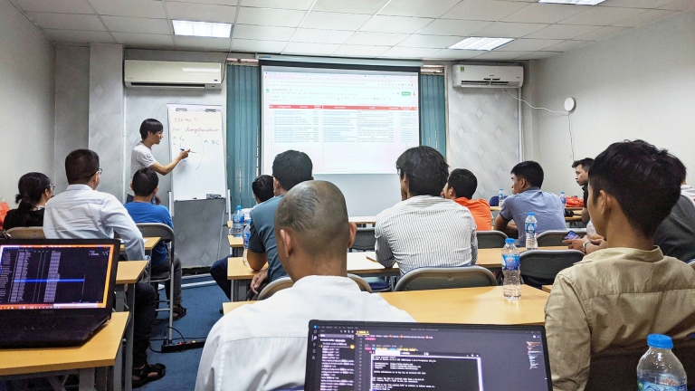 Trần Ngọc Thùy - Life and Technology