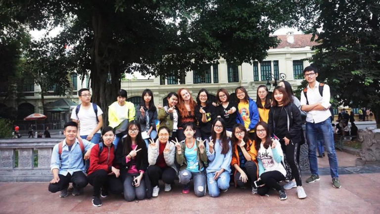 Học Viên Ngôn Ngữ Quốc Tế Empire