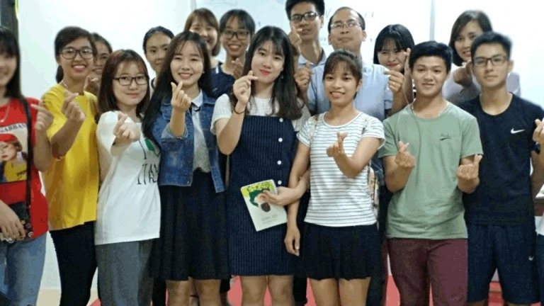 Trung tâm tiếng Anh Royal English