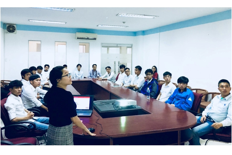 Trường Cao đẳng nghề Đà Lạt thăm quan Công viên phần mềm Quang Trung