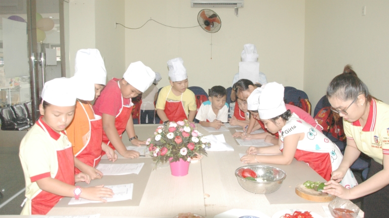Trường Anh Ngữ Quốc Tế Việt Mỹ (AVS)