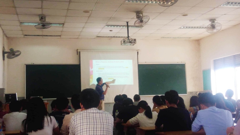 Trung tâm Tin học Kinh tế