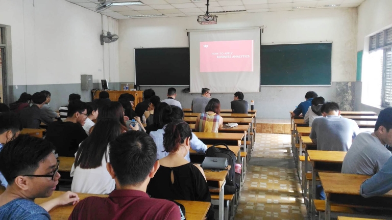 Trung tâm Tin học Kinh tế