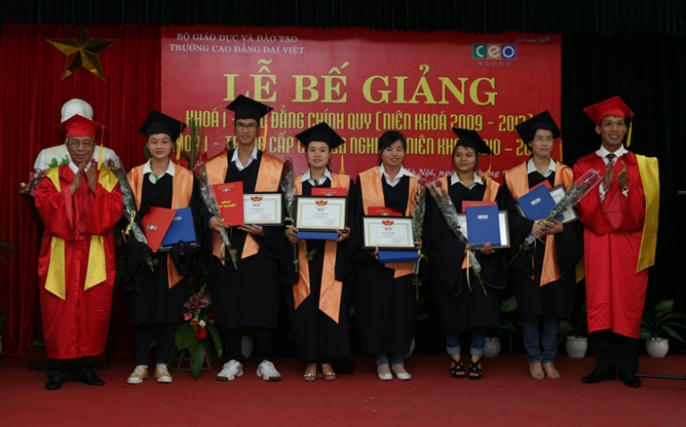 Lễ tốt nghiệp của các tân cử nhân CĐ Đại Việt