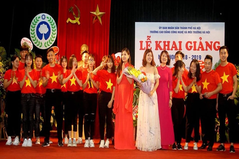 Lễ khai giảng tại trường