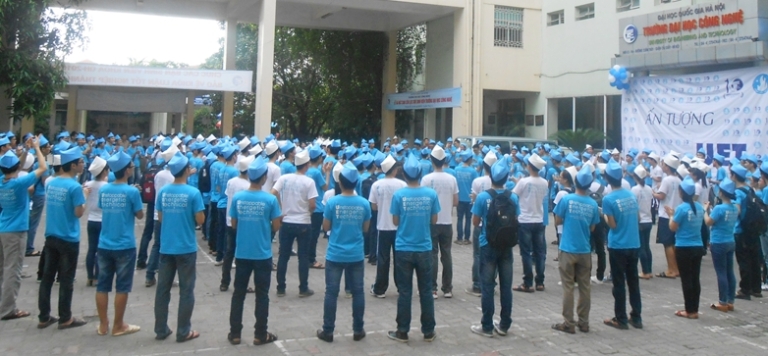 Sinh viên UET nổi bậc trong khuôn viên của trường