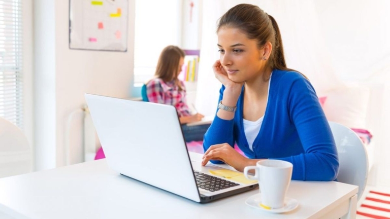 Trung tâm Anh ngữ  English The Universe ETU