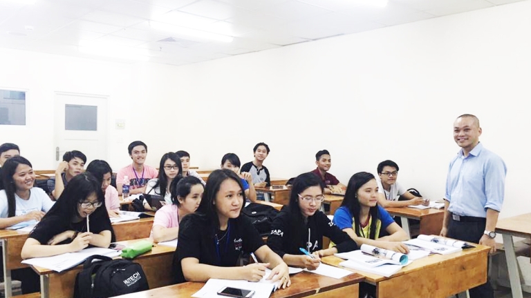 Trung tâm Ngoại ngữ Hutech