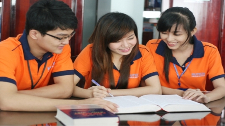 Trung tâm Ngoại ngữ Hutech