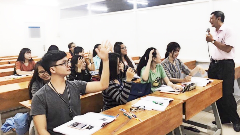 Trung tâm Ngoại ngữ Hutech