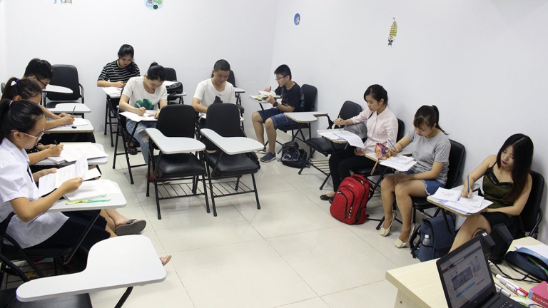 Trung tâm Ngoại ngữ Nền tảng Giao tiếp KEC