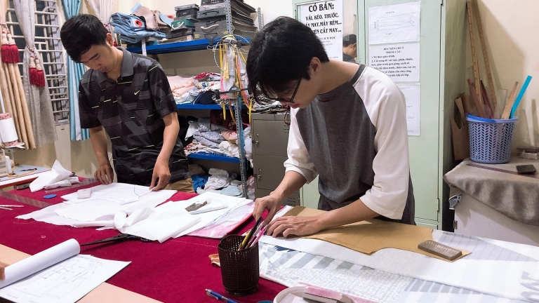 Trung tâm Dạy cắt may ALA MODE