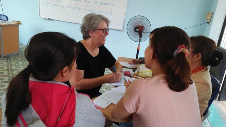 Trung tâm Anh văn giao tiếp Tin Tiến