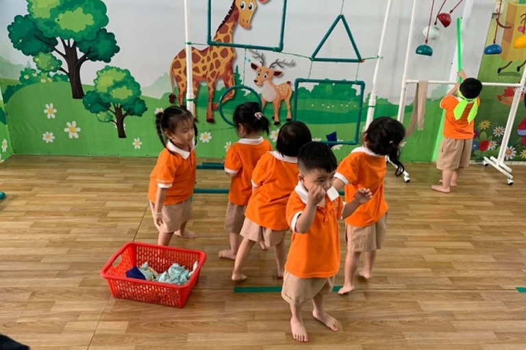 Trường cũng đầu tư xây dựng cơ sở vật chất khang trang và hiện đại