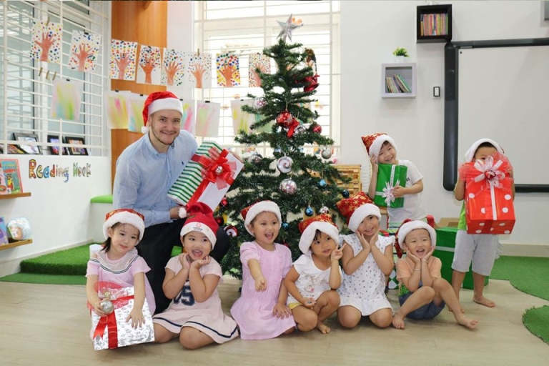 Các thầy cô tại đây sẽ luôn chăm sóc tận tình, giúp bé phát triển toàn diện