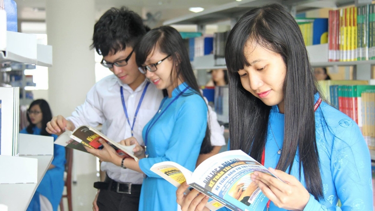 Trường Đại Học Ngân Hàng TP. HCM