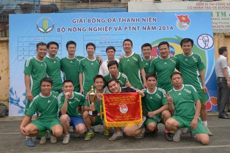 Dành giải nhất trong giải bóng đá thanh niên.