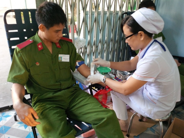 Học viên ĐH CSND trong ngày hiến máu tình nguyện