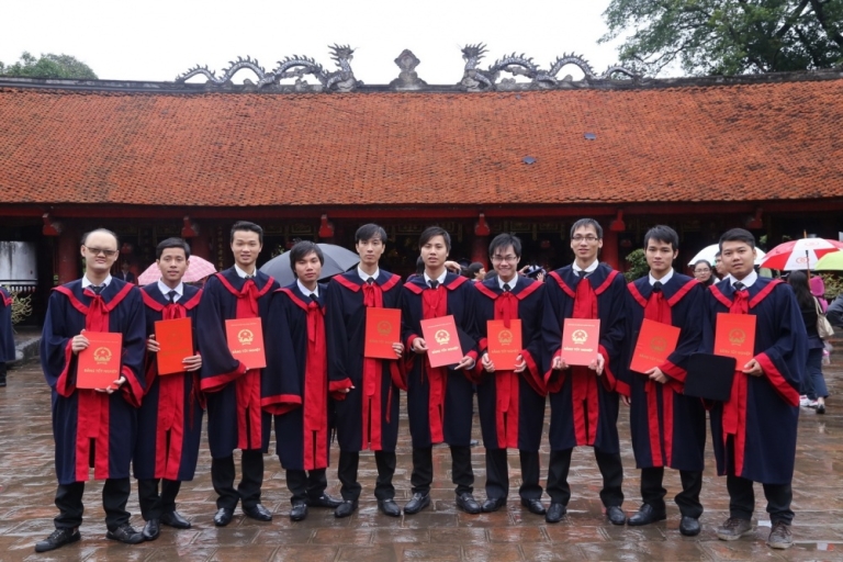 Sinh viên Học viện Kỹ thuật Quân sự phấn khởi trong ngày tốt nghiệp