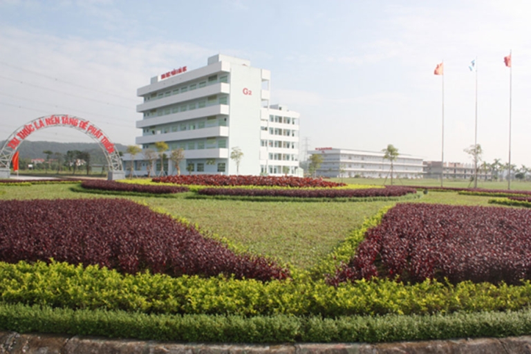 Khuôn viên trường Đại học Sao Đỏ
