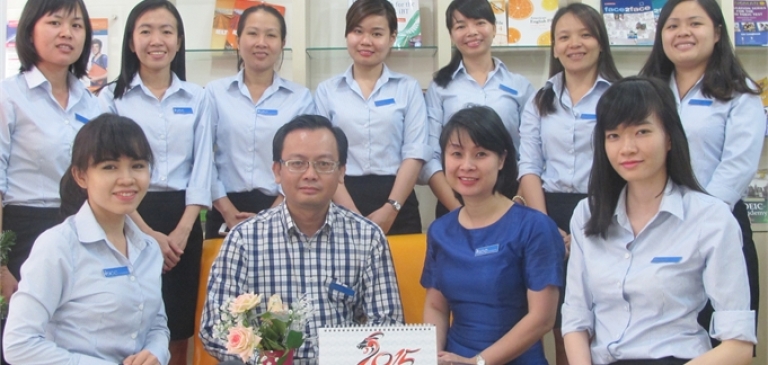 Các thầy cô và nhân viên tại ISEE