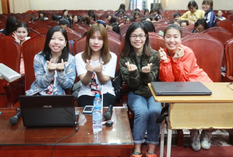 Nhóm sinh viên USSH lòng tiếng cho bộ phim