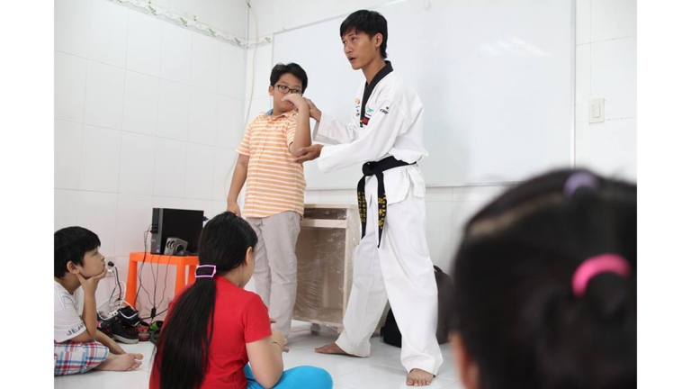 Trung Tâm Anh Ngữ Sắc Màu