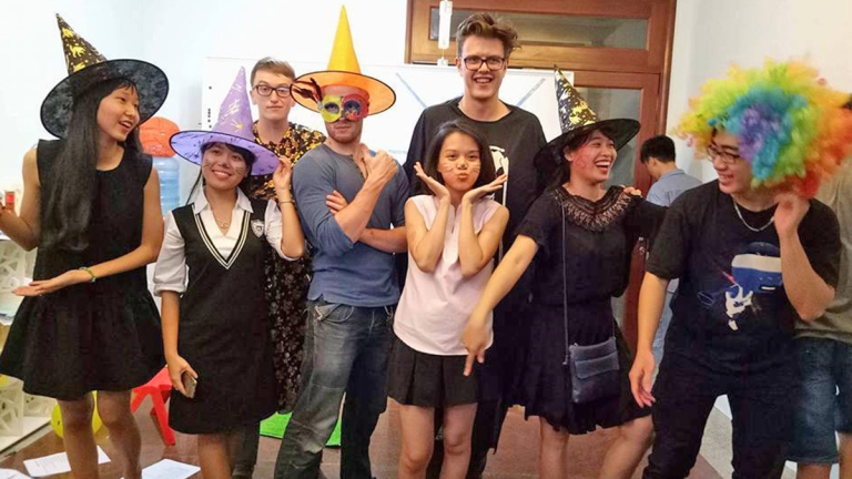 Trung tâm Ngoại ngữ Joy English