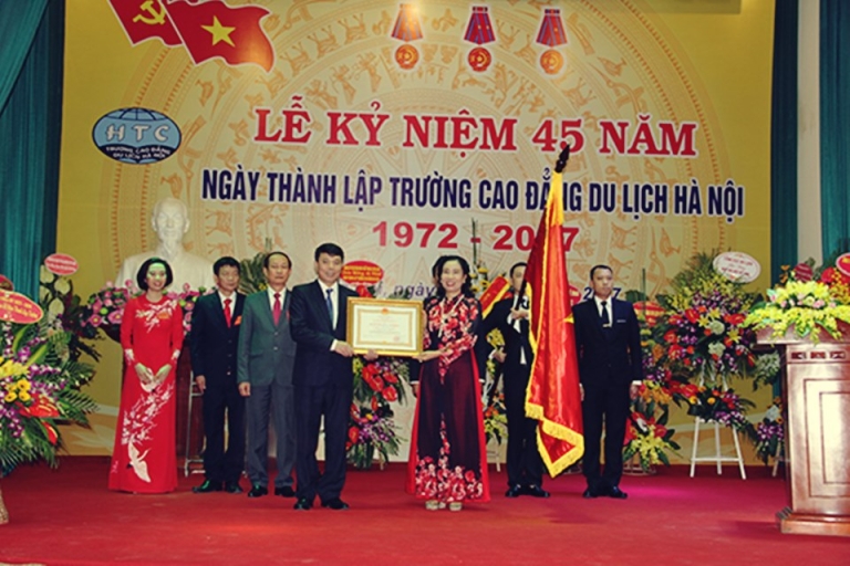 Lễ chào mừng kỷ niệm 45 năm thành lập trường