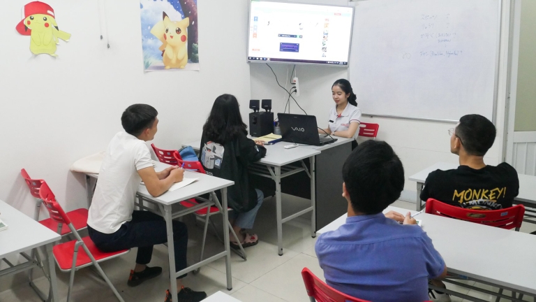 Trung tâm Nhật ngữ Rakuraku