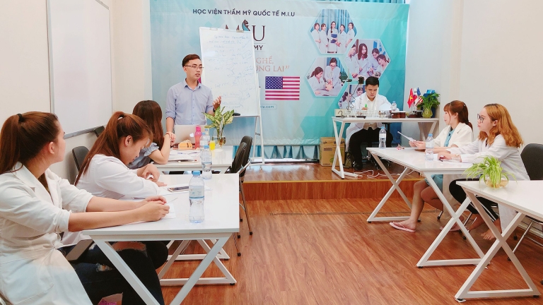 Học viện Thẩm mỹ M.I.U