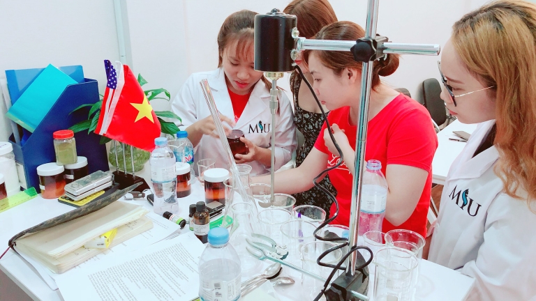 Học viện Thẩm mỹ M.I.U