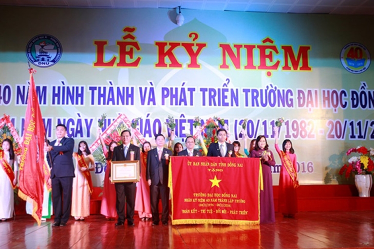 Đạt thành tích 40 năm giảng dạy