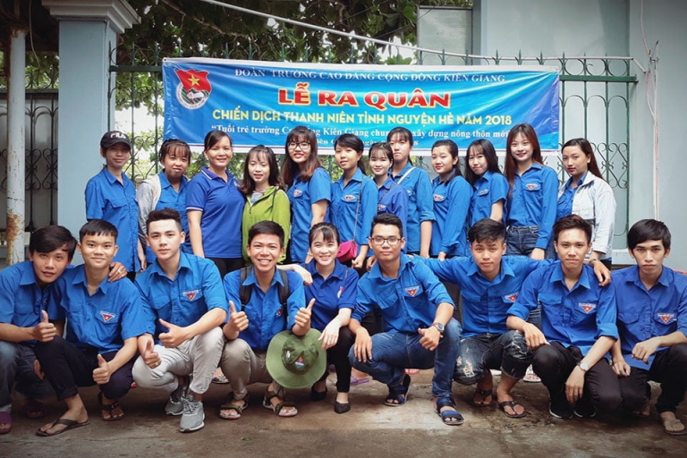 Lễ ra quân chiến dịch thanh niên tình nguyện hè 2018 của trường (Nguồn: kgcc)