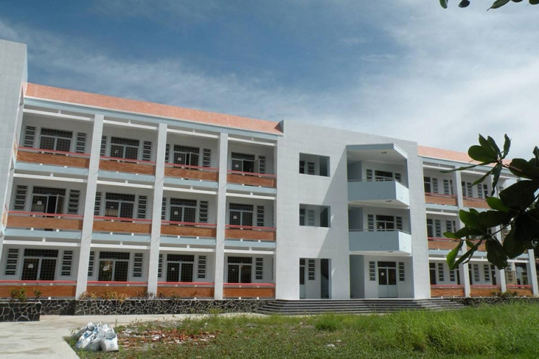 Trang thiết bị đầy đủ nhằm hỗ trợ, phục vụ cho việc giảng dạy